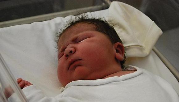 Británica da a luz a un bebé de seis kilos que es récord histórico de parto natural en España 