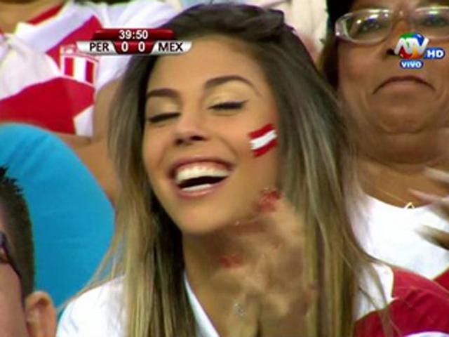 Perú vs. México: Así alienta Alondra García Miró a Paolo Guerrero [FOTOS] 