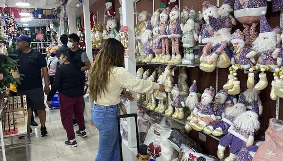 Tiendas de Mesa Redonda rematan productos de fiestas de fin de año. (Foto: GEC)