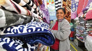 Comerciantes rayan con venta de frazadas en Gamarra | VÍDEO