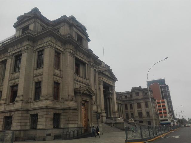 Día de la Bandera: 80% de las instituciones del Estado no cumplen con normas de uso