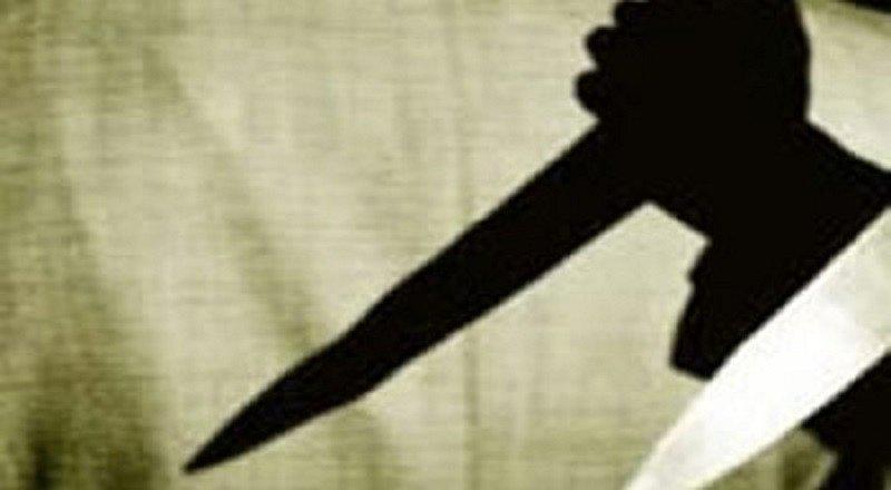 Sonríe para foto policial tras matar a su madre de una puñalada (FOTO)