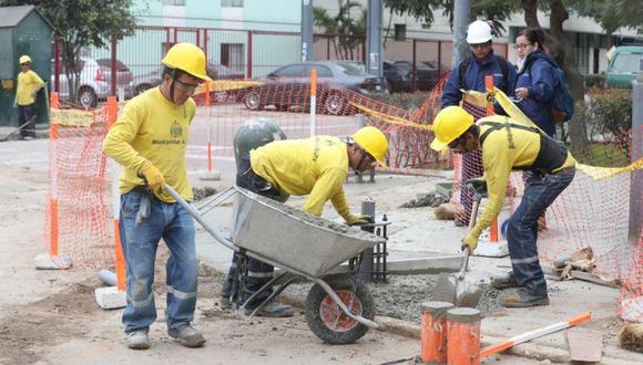 Los obreros de la Municipalidad de Lima ya comenzaron con la canalización de fibra óptica y la implementación de cajas de paso. (Difusión)