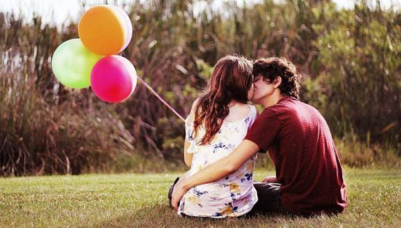 ¡Da y recibe amor! 7 beneficios de besar a tu pareja