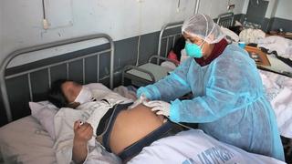 Mamita de 50 años con Covid-19 da a luz a gemelos sanos en Cusco 