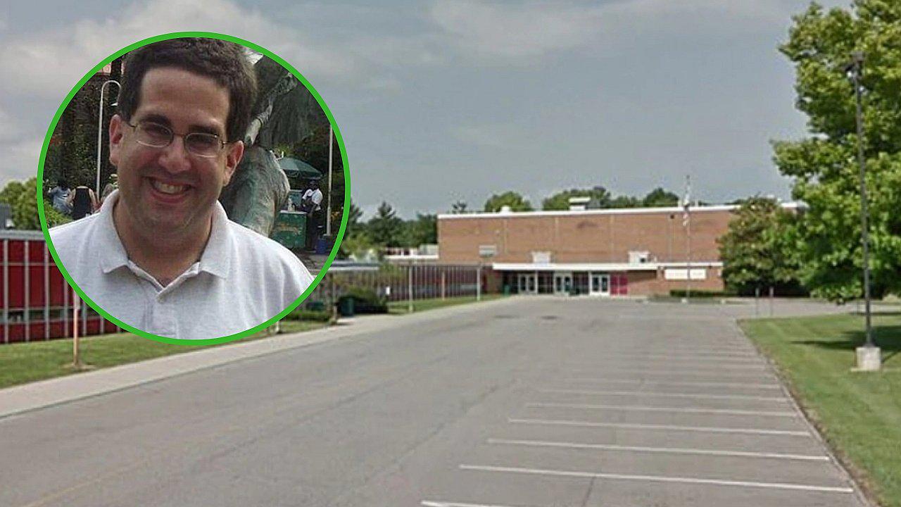 Detienen a profesor acusado de realizarse tocamientos indebidos en plena clase