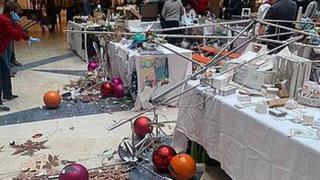 Arreglos navideños se desploman en centro comercial suizo y dejan seis personas heridas