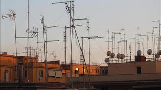 Roma limpiará sus tejados repletos de antenas para sus televisores