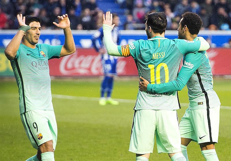 Barcelona arrolla 0-6 en visita al Alavés, pero Aleix Vidal se lesiona