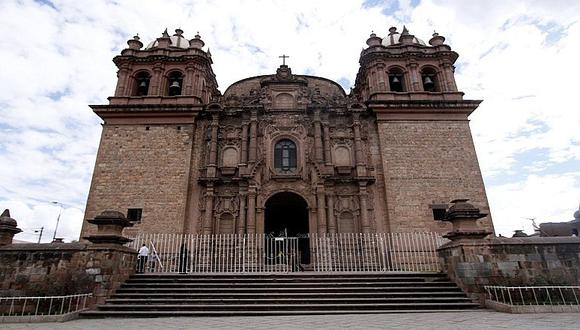 Cusco: Incendio consume histórica iglesia de San Sebastián al 80%