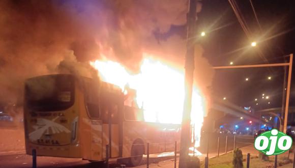 Los Olivos: Bus de ‘La 41′ se incendia y bloquea tránsito en la Panamericana Norte