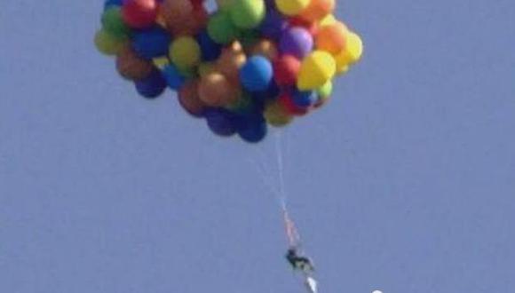 Procesado por sobrevolar urbe en Canadá atado a 100 globos de helio 