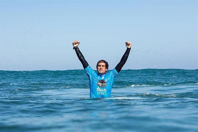 ​Peruano Tomás Tudela se corona campeón del circuito mundial de surf [FOTOS]