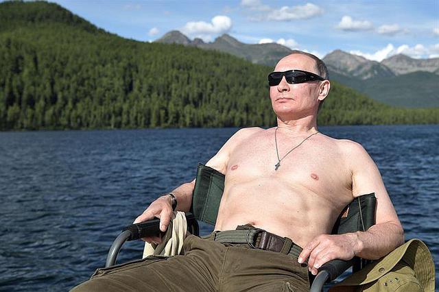 ​​Vladimir Putin se vuelve a calatear en nueva escapada por Siberia (FOTOS y VIDEO)