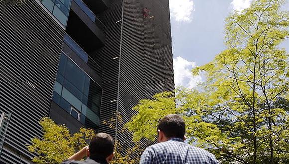 ​Spiderman es arrestado tras escalar edificio y posar en el ascenso