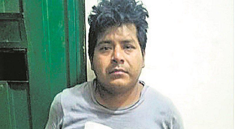 Dueños de casa hallan a inquilino ladrón escondido debajo de su camarote 