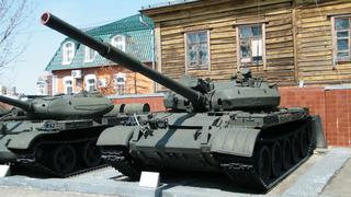 Rusia despliega tanques de 60 años para cubrir sus grandes bajas al invadir Ucrania | VIDEO