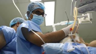 EsSalud: Médicos lavan pulmones a paciente que sufría enfermedad que afecta a 6 personas por cada millón 