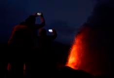 Mira las imágenes del avance de la lava por las calles de La Palma tras la erupción del volcán Cumbre Vieja