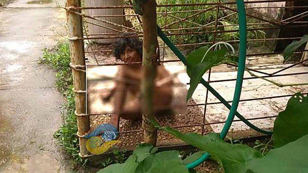 Rescatan a mujer enjaulada por más de 15 años y en estado de abandono