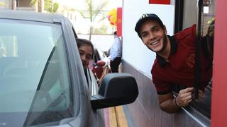 Mario Irivarren hizo de las suyas en conocido local de comida rápida [FOTOS] 