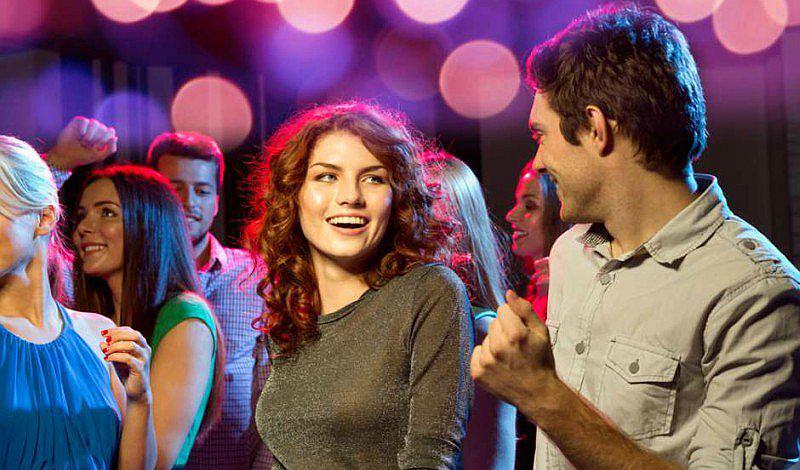 7 razones para ser amiga de un chico antes de salir con él