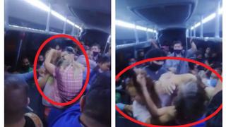 Dos mujeres se agarran de los pelos en bus: Una descubrió a su esposo con la amante | VIDEO