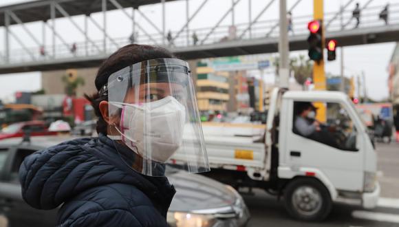 El uso de protector facial se ha vuelto obligatorio en el Perú. (Foto: Lino Chipana / GEC)