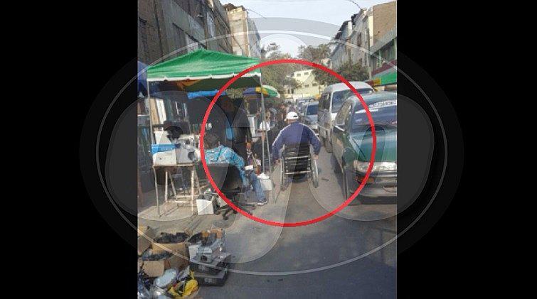 Cercado de Lima: ambulantes invaden veredas y discapacitados se desplazan por pistas