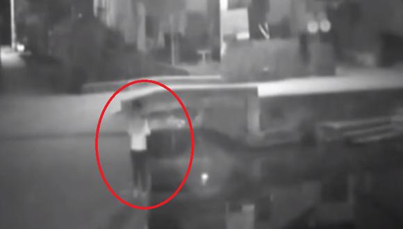 YouTube: Mujer muere tras caer el río por estar mirando su celular [VIDEO]