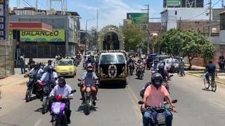Procesión móvil se realizó acompañada con gran cantidad de motociclistas | VIDEO