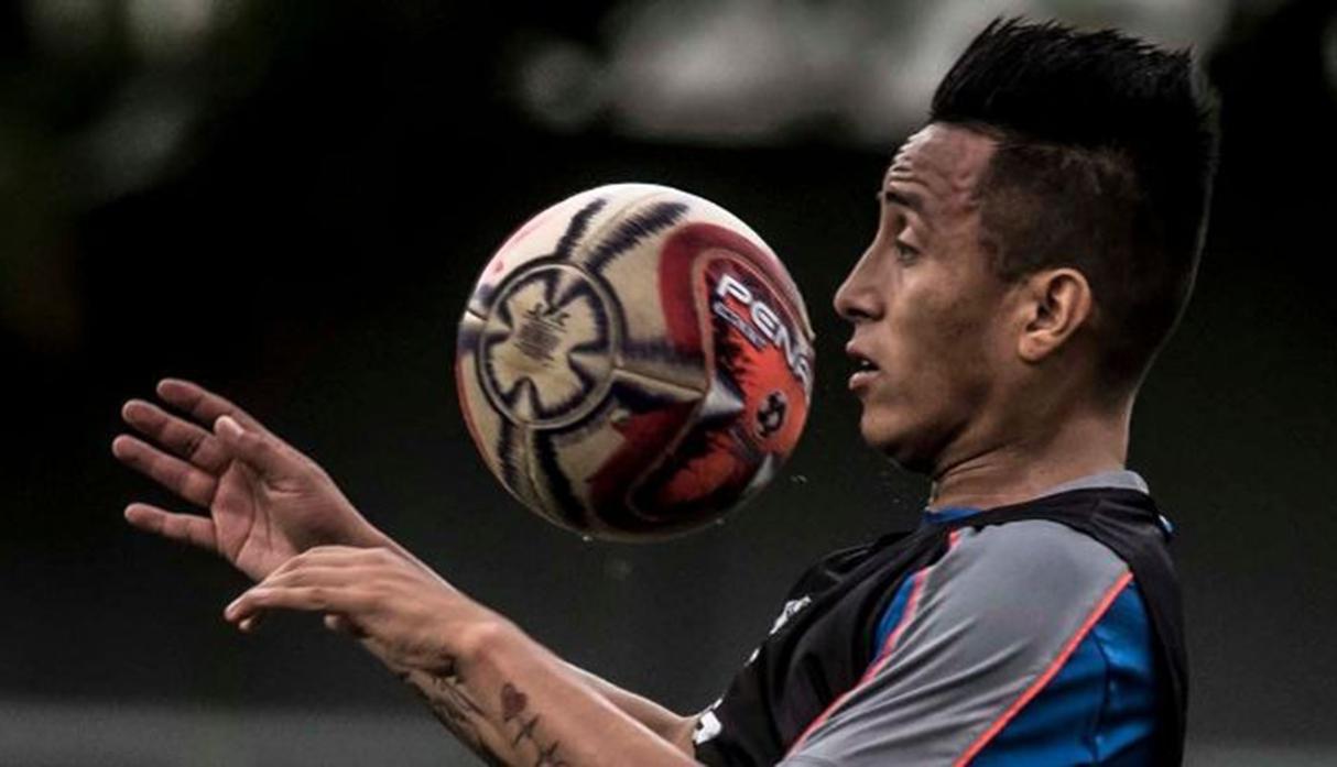 Christian Cueva ha jugado poco en Santos, su cotizació cayó, pero sigue entre los más caros de Brasil.(Foto: Santos FC)