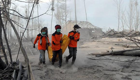 Aumenta cifra de muertos por erupción de volcán en Indonesia