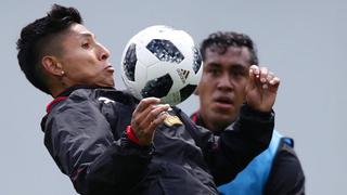 Mundial Rusia 2018: hinchas peruanos arman partido de fútbol en plena Plaza Roja 