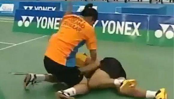 Badmintonistas se agarran a golpes en pleno partido [VIDEO]