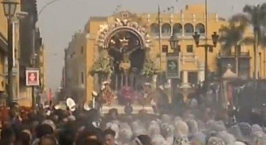 El Señor de los Milagros llega a la Catedral de Lima 
