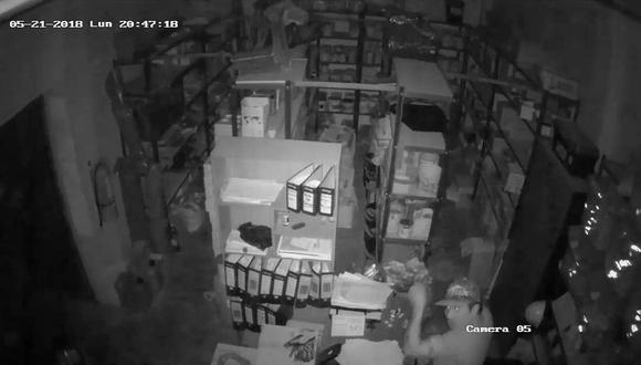 Cámaras captan a "ladrón fantasma" robando equipos valorizados en 30 mil soles 