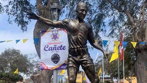 Develan estatua de Lolo en Cañete. (Foto: Difusión - Facebook)