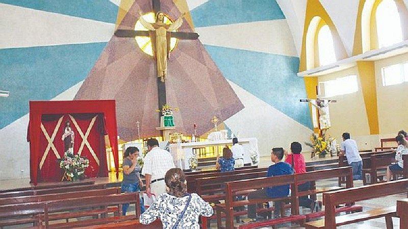 Sacerdotes son atacados por sujeto en plena misa en iglesia de Sullana 