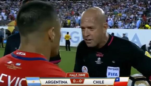 ​Alexis Sánchez: árbitro 'troleó' al chileno por su forma de hablar [VIDEO]