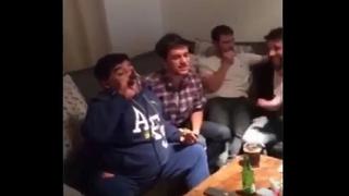 Maradona es grabado cantando entre amigos y video se vuelve viral