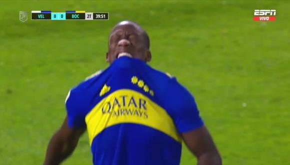 Luis Advíncula casi consigue el gol del triunfo de Boca Juniors ante Vélez. (Foto: Captura ESPN)