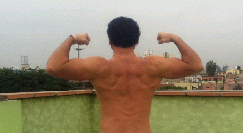 Carlos Barraza se muestra como Dios lo trajo al mundo pese a difícil momento