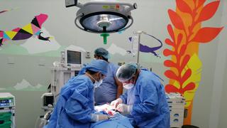 INSN de Breña: médicos salvan vida de adolescente tras retirarle dos tumores grandes