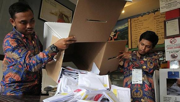 Casi 300 indonesios mueren al contar votos para las elecciones presidenciales