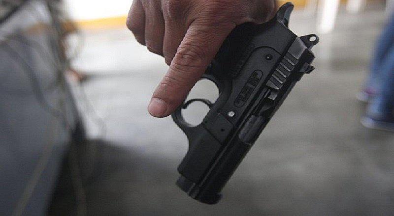 Sujeto mata a su amigo de una balazo en la cabeza mientras tomaban 