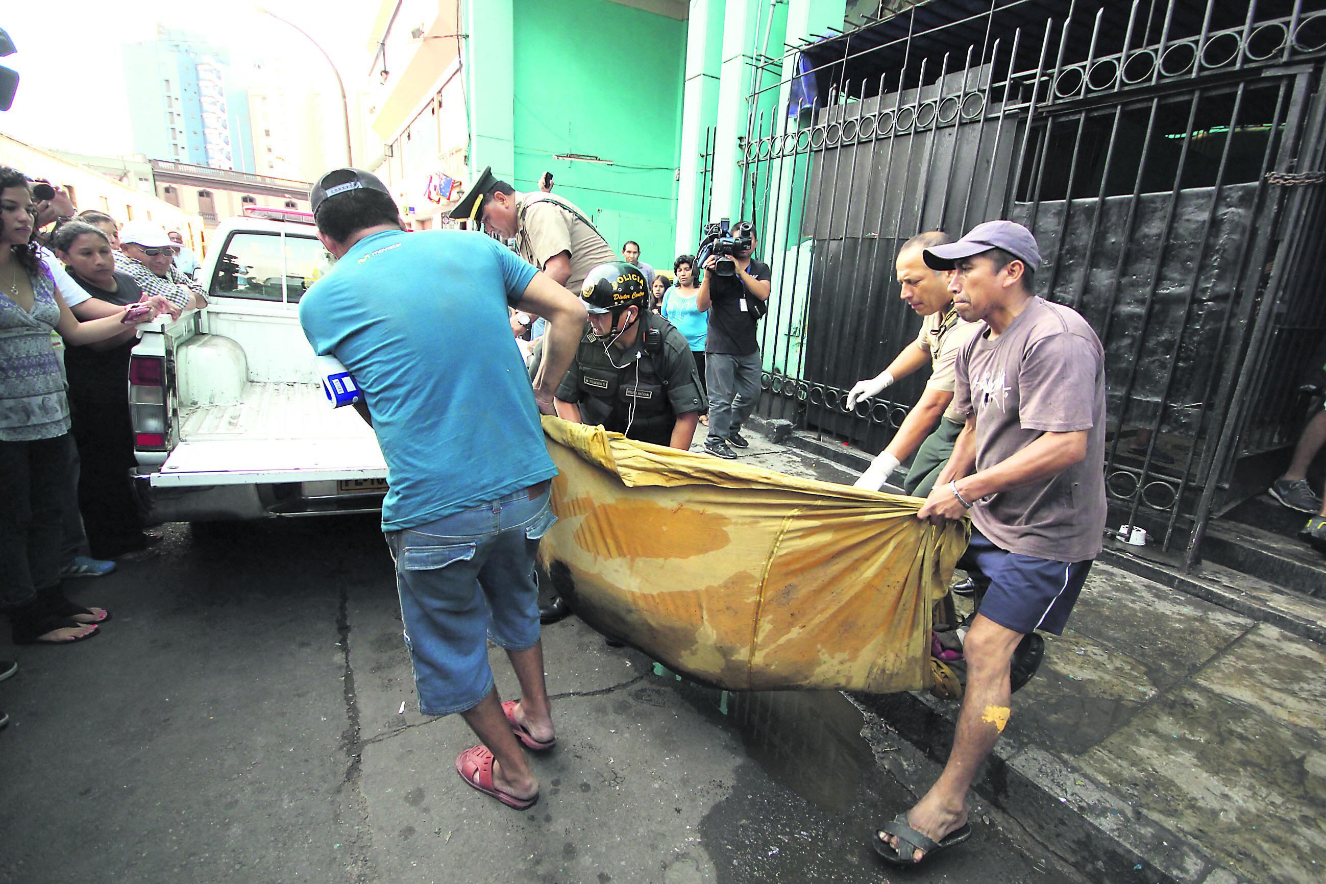 Dos personas mueren en local fonavista