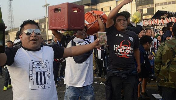 ​Alianza Lima: Hinchas vieron triunfo en pantalla gigante y armaron juerga en La Victoria [FOTOS]