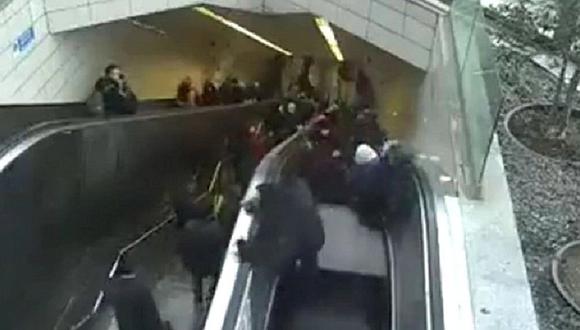 Escalera mecánica "devora" a hombre en pocos minutos (VIDEO)