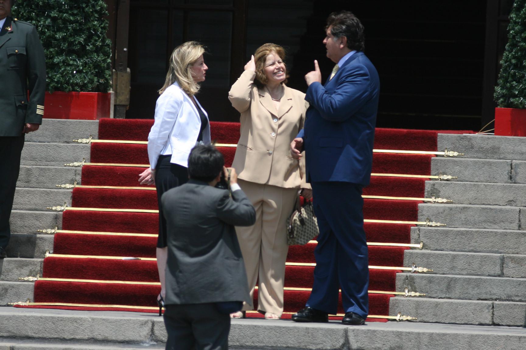 Lourdes Flores Nano anuncia alianza con presidente Alan García 